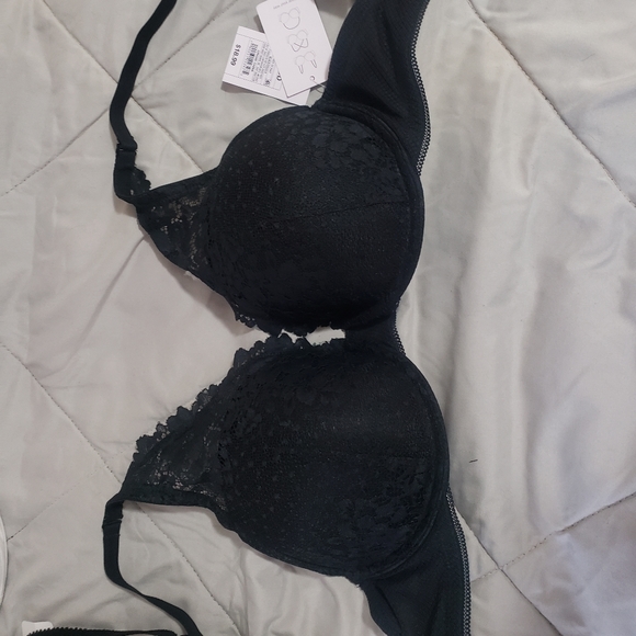 Black bra - Picture 1 of 3